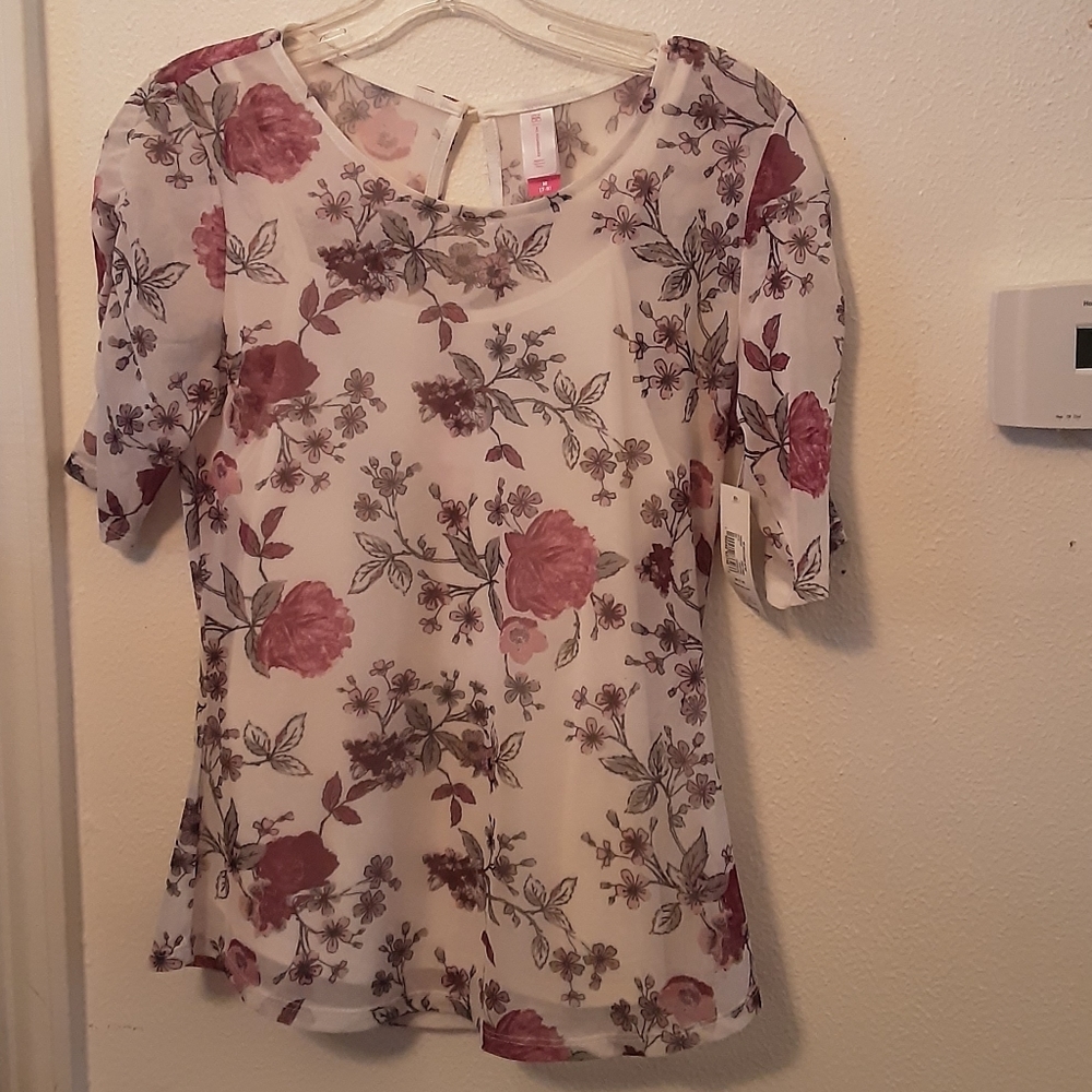 NWT, NO BOUNDARIES MESH SCOOP NECK TOP, M